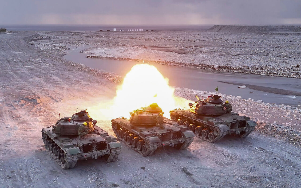 國軍「正義操演」M60A3戰車實彈震懾太麻里，強化實戰防衛能量，美方觀摩傳聞引發關注。