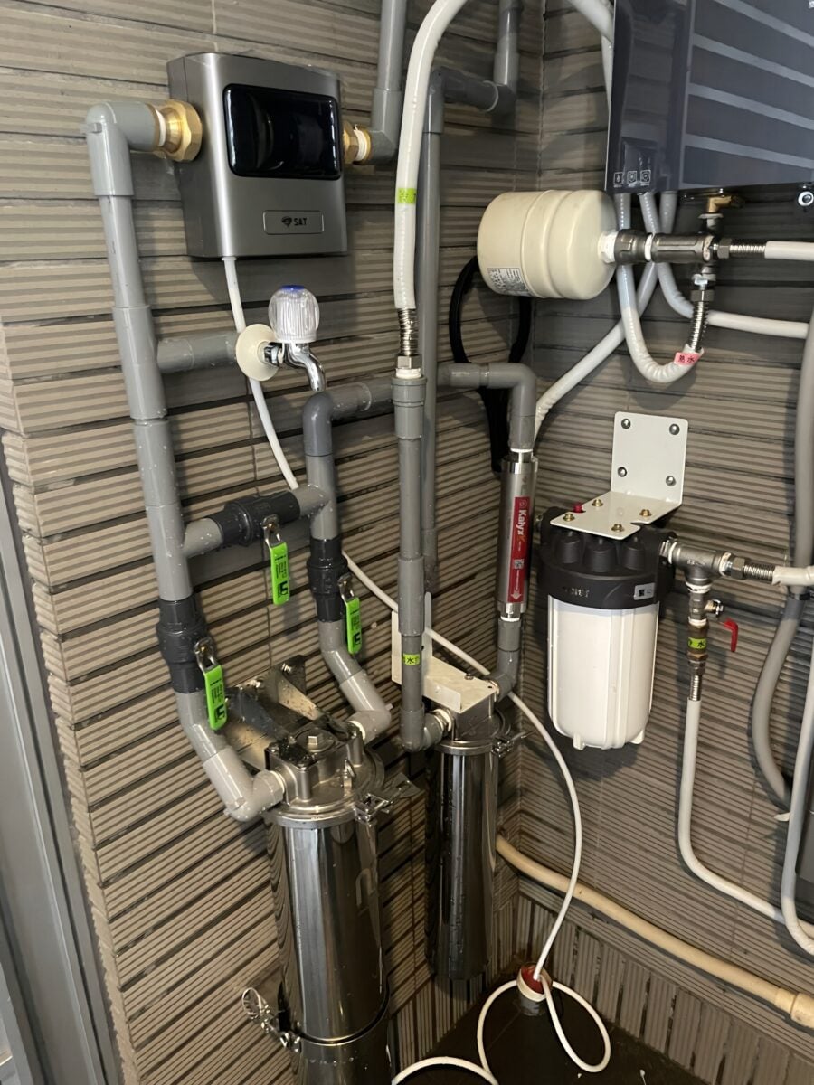 告別水垢鐵鏽夢魘：社區全戶淨水方案如何翻轉用水品質？