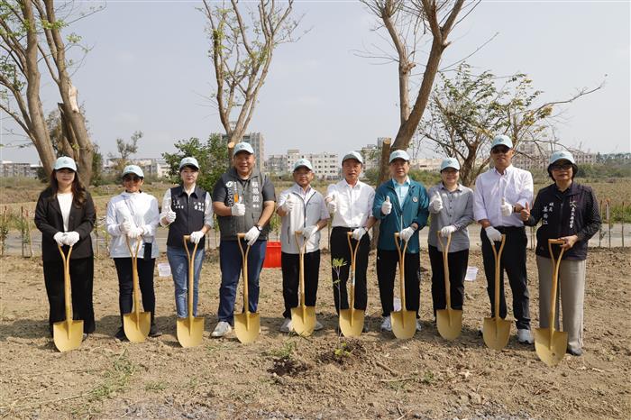 嘉義無人機AI中心告別揚塵！縣府攜手植樹打造綠色屏障，優化飛行環境