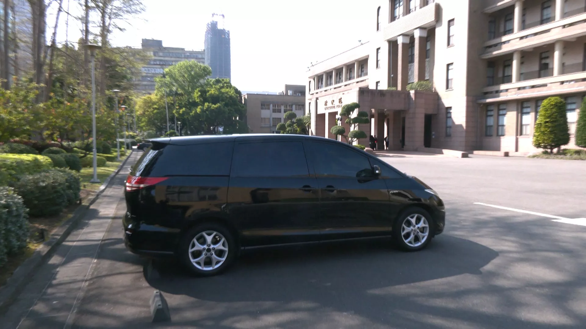 中東情勢緊繃油價狂飆！行政院帶頭限公務車，亞洲各國急啟動能源應變