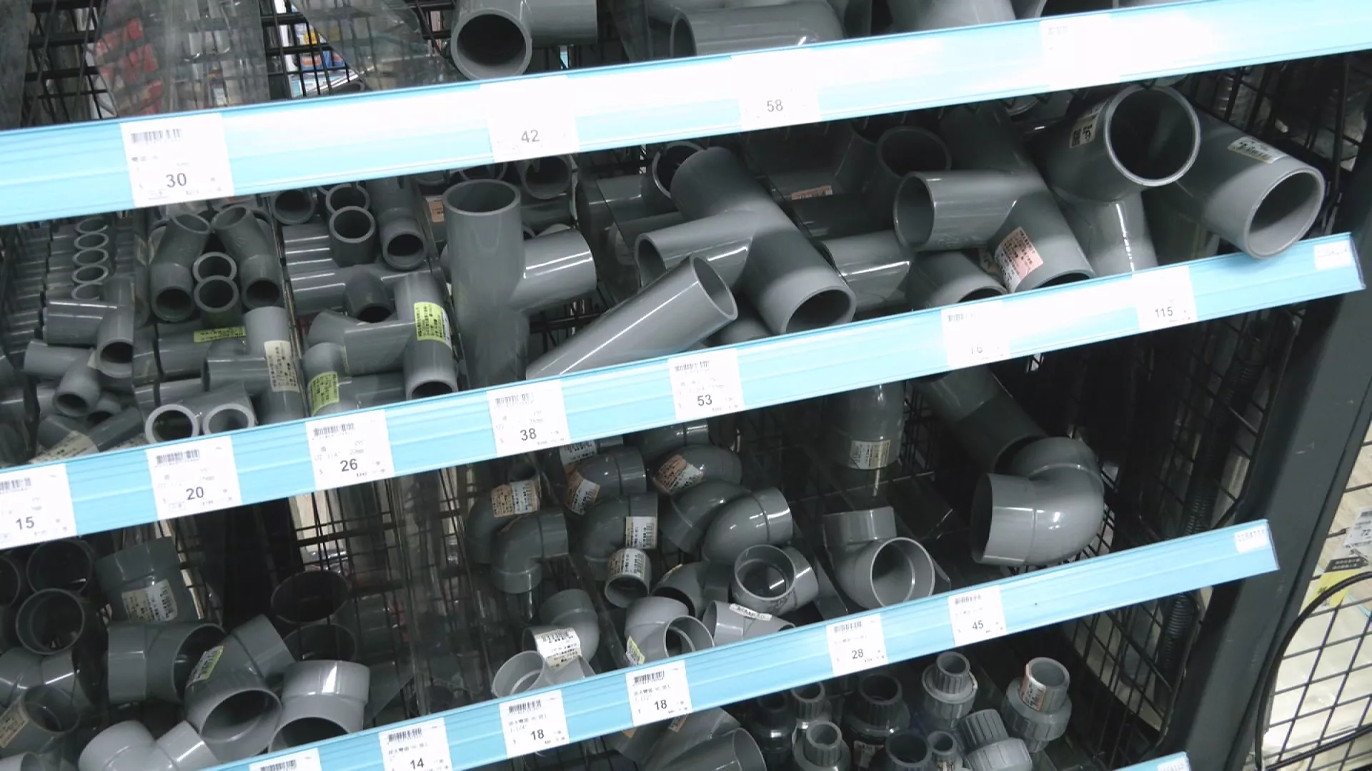 中東戰火延燒！塑膠原料成本飆漲2-3成，民生用品、五金通路告急