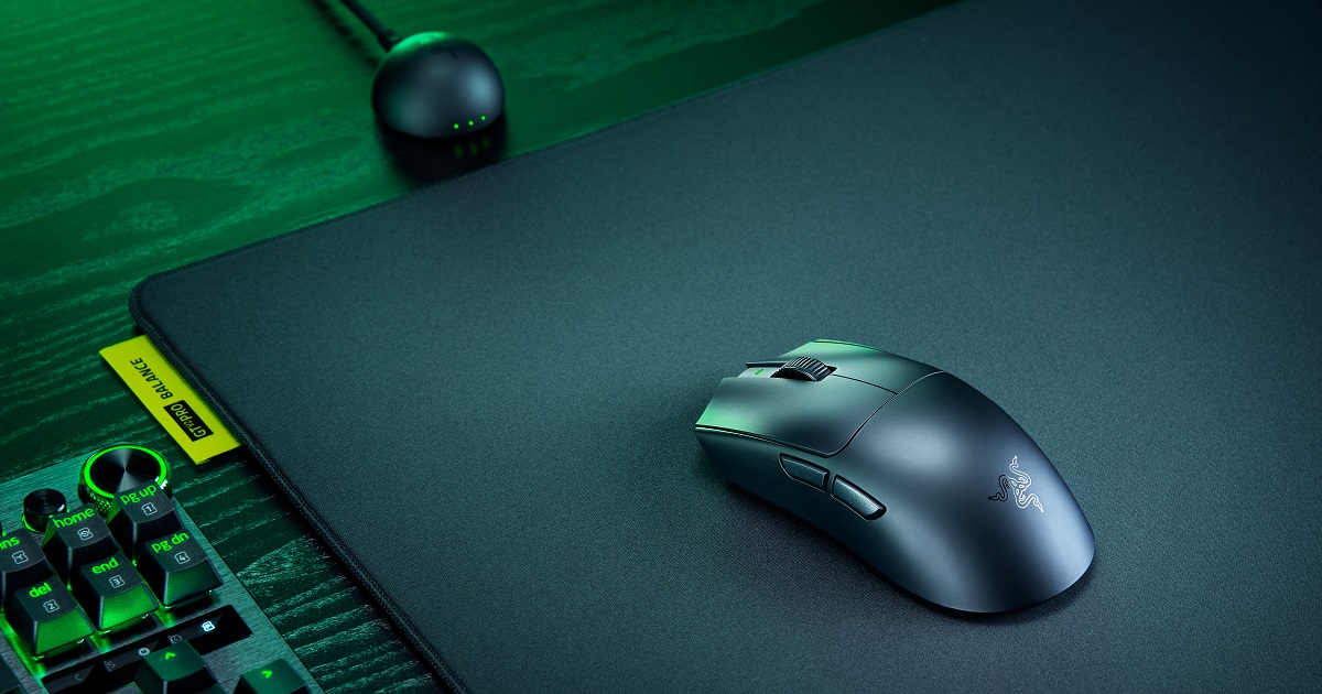 Razer 電競雙雄出擊：Viper V4 Pro 8000Hz 極速精準，Gigantus V2 Pro 五感鼠墊制霸賽場