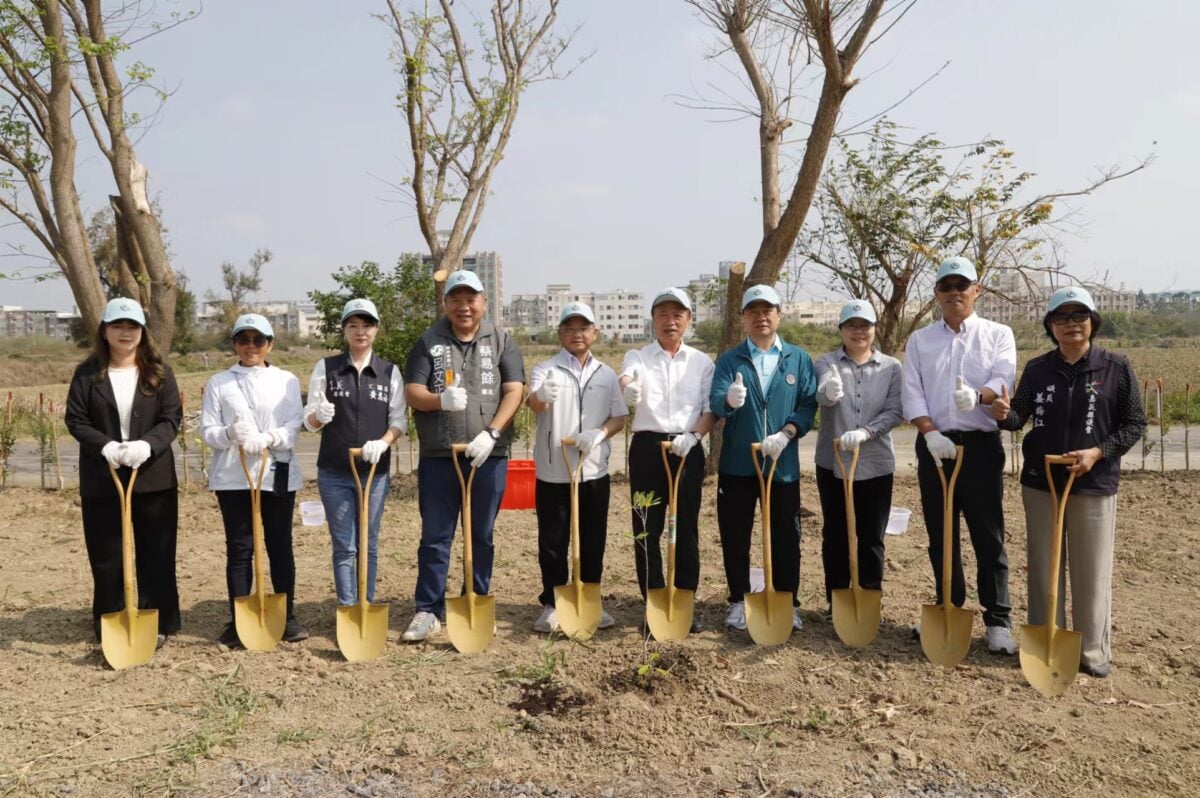 嘉義縣亞創中心植樹逾八百株：築綠色屏障，確保無人機試驗場域飛安