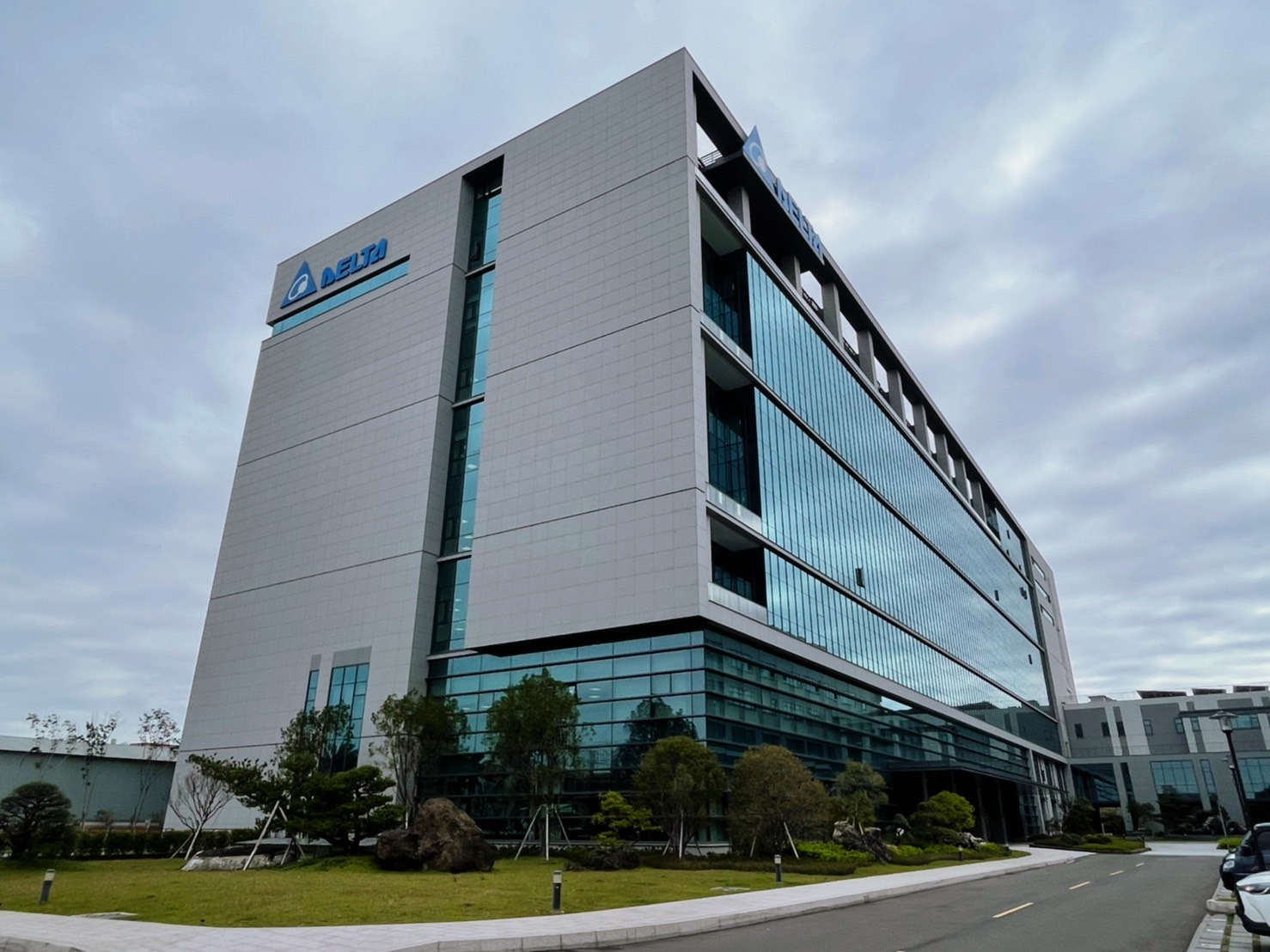 AI浪潮助攻！台達電市值衝破四兆創天價，全球擴廠動能強勁