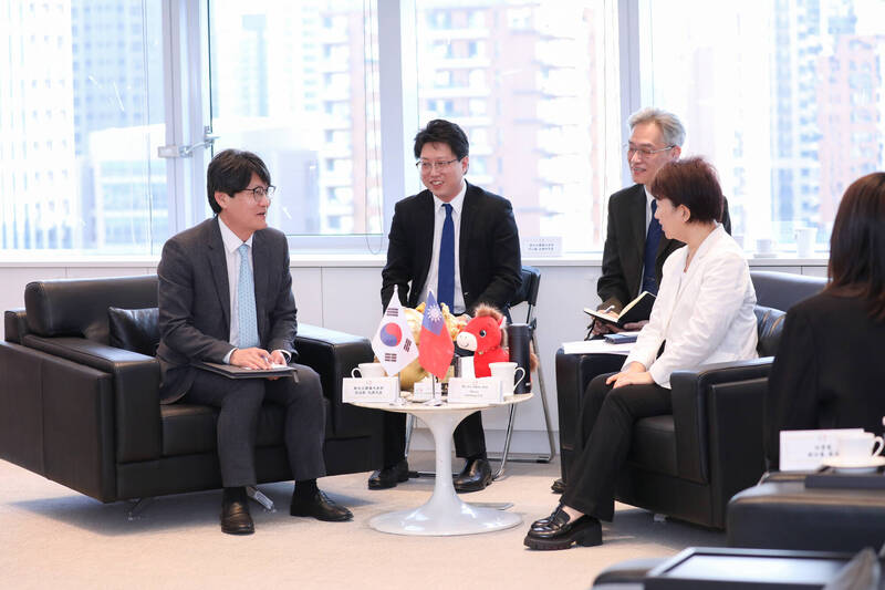 盧秀燕深化台中與韓國交流：高尚郁代理代表來訪，共探經貿、文化、觀光新契機