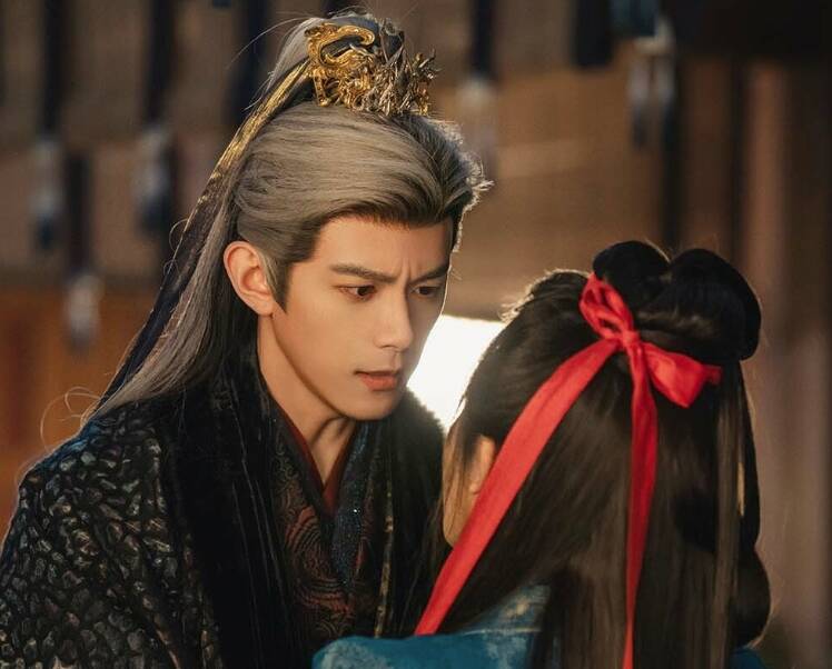 藝人鄧凱「一週三漂」頭皮灼傷警訊：揭密漂髮對毛囊的潛在禿頭危機