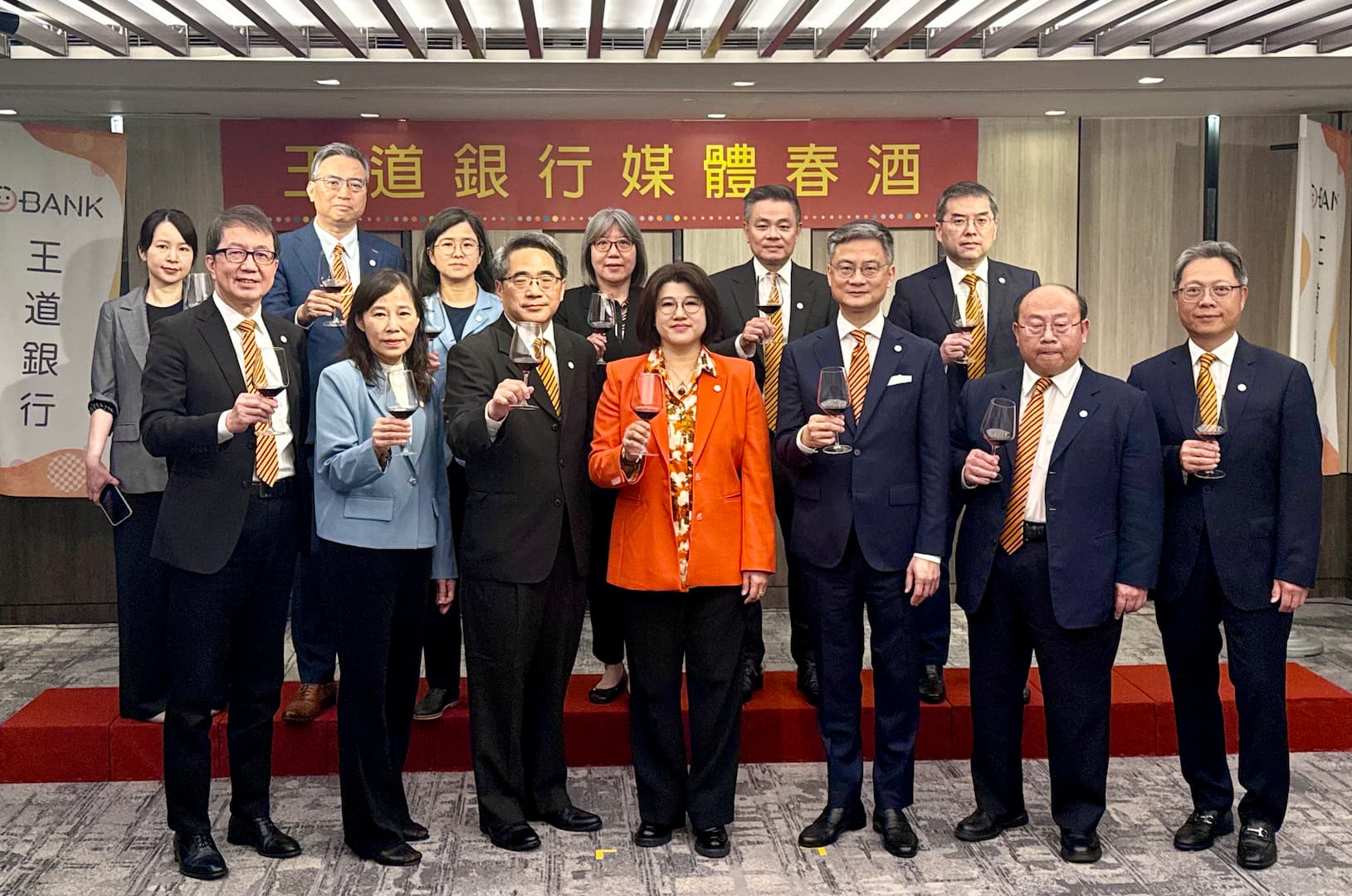 王道銀股利創新高！駱怡君揭美澳佈局與影響力投資，穩健迎變局