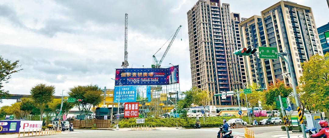 台股信心狂飆創新高，房市買氣卻急凍？深度解析經濟兩難與政策退場時機