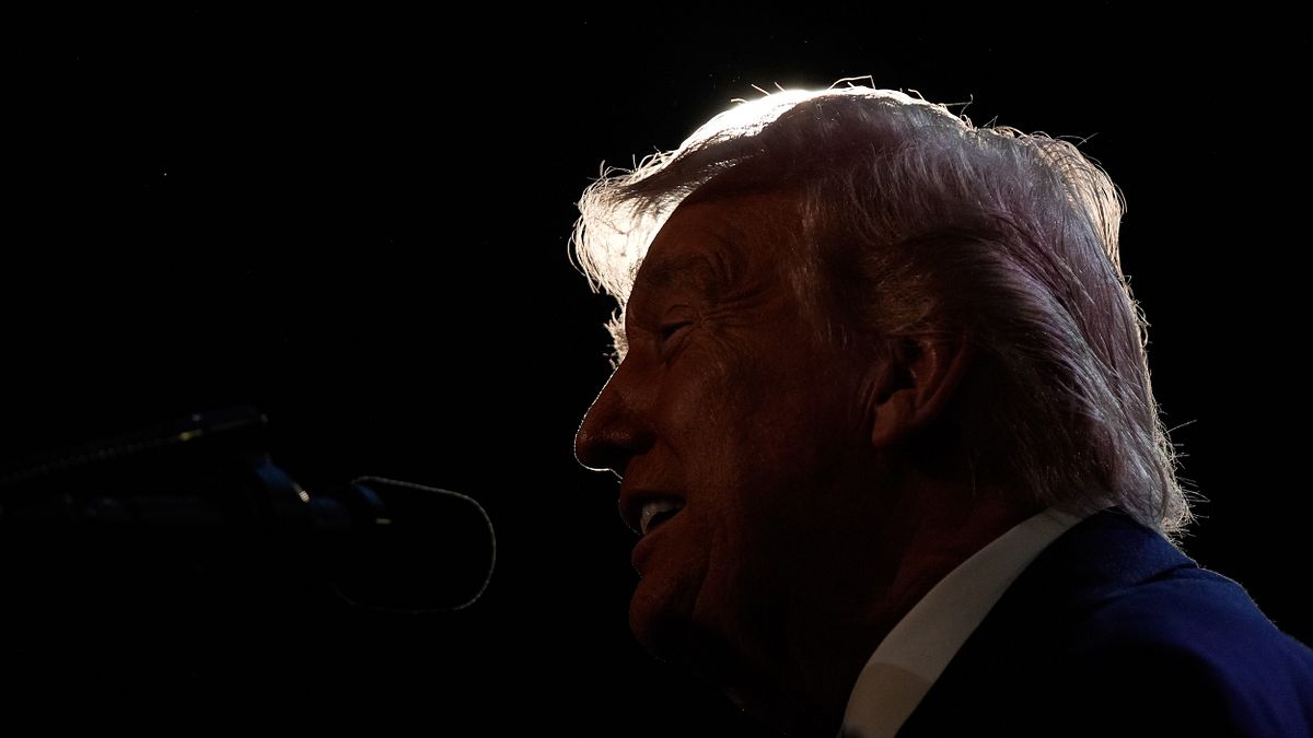 華府與華爾街的灰色地帶：川普發文「神準」預測油價崩盤，內線交易疑雲再起