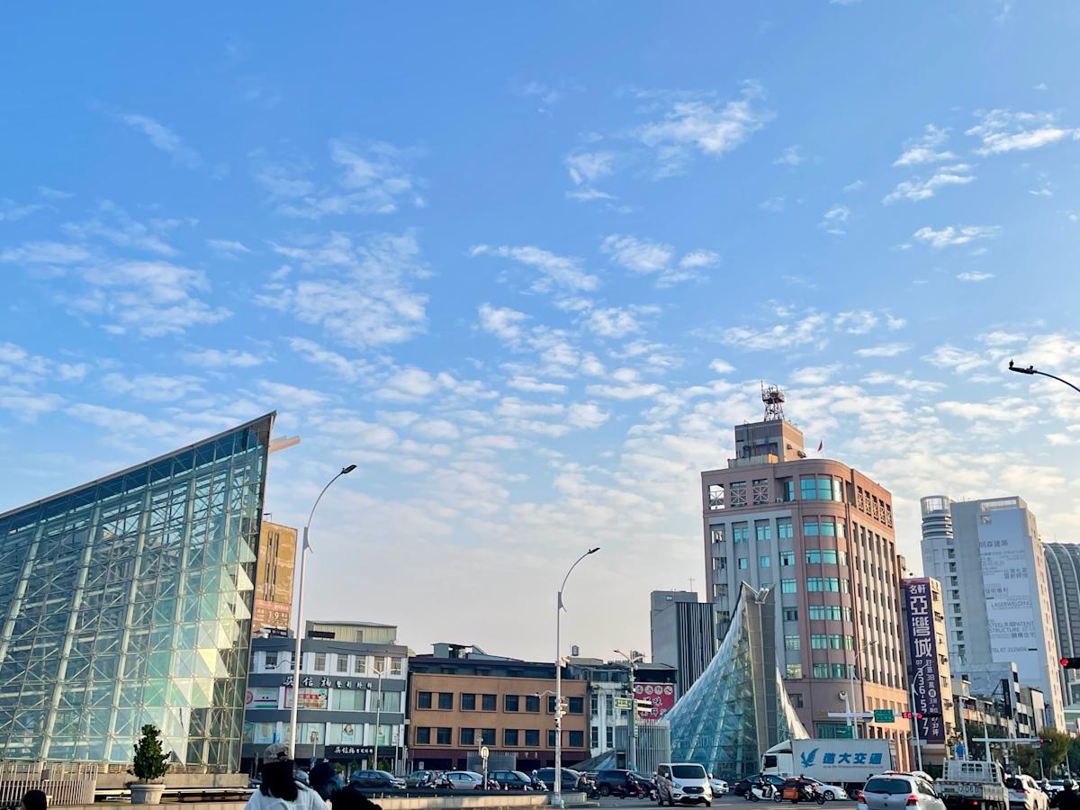 人口密度催動房價？高雄新興區驚漲34%！全台前三高區房市速覽