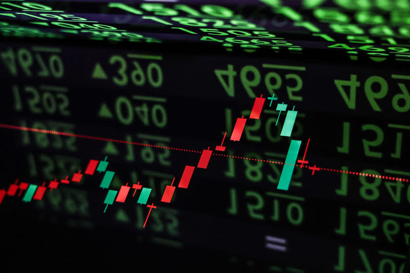 台股「甩轎」震盪逾900點！53萬散戶恐慌離場 錯失盤中千點反彈