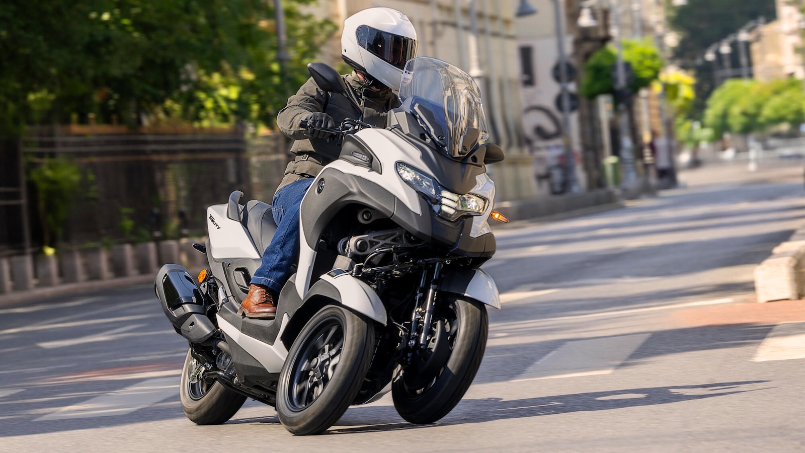 YAMAHA Tricity 300 搭載安全氣囊：速可達安全防護新紀元，能否扭轉騎士風險？