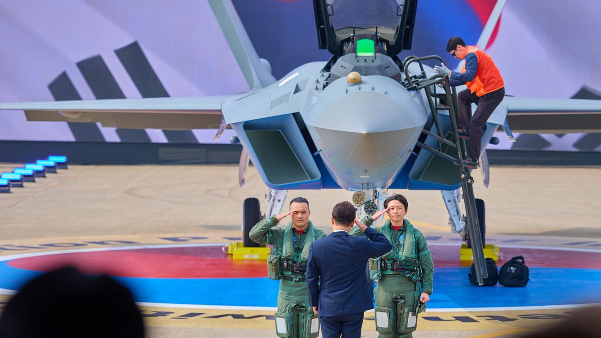 南韓KF-21「獵鷹」戰機25年磨一劍終量產：劍指全球四大軍工強國