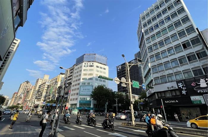 台北豪宅市場警訊：億級交易現賠售潮，量縮價跌挑戰抗跌神話？