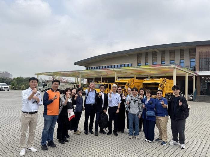 黑水虻揭露新北循環經濟奇蹟：日本學者跨海探訪，驚見廚餘轉化新解方