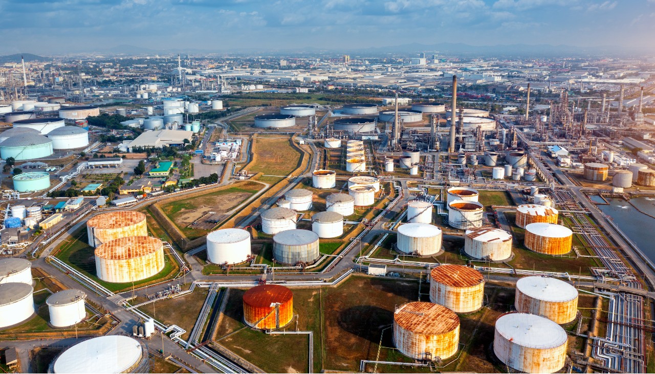 美伊戰火燒旺油價：美國能源大國的「意外之財」與「民生重擔」