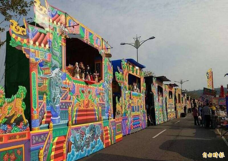 彰化芬園福德宮宮慶創紀錄！101棚戲團綿延一公里，文化盛宴吸睛