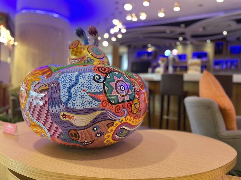 台南台糖長榮《福氣滿堂》藝術展：洪易大師作品結合互動科技，打造沉浸式觀展新體驗