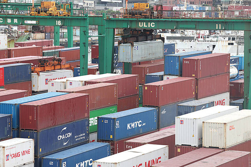 台灣出口躍升全球第12！AI浪潮助攻半導體，創逾30年最佳表現