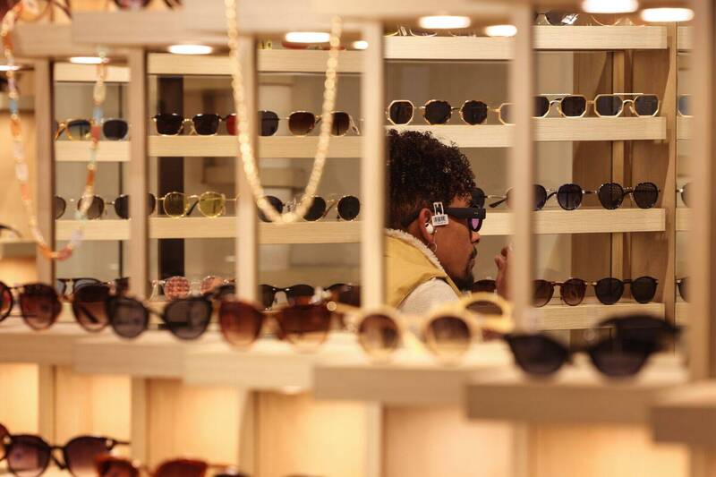 揭密眼鏡暴利後驟逝：中國資深調查記者魏華離奇身亡，引發言論自由深思