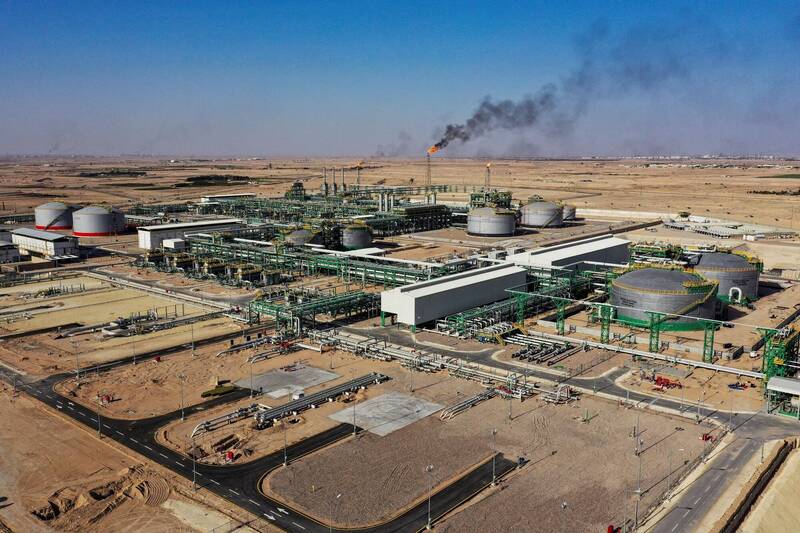 荷姆茲海峽危機：伊拉克原油庫存瀕危，南油田產量暴跌八成緊急減產