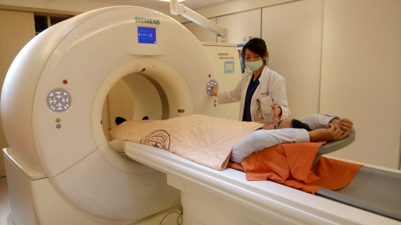 醫學中心CT排程拉長真相：需求激增才是關鍵，健保分流機制將上路
