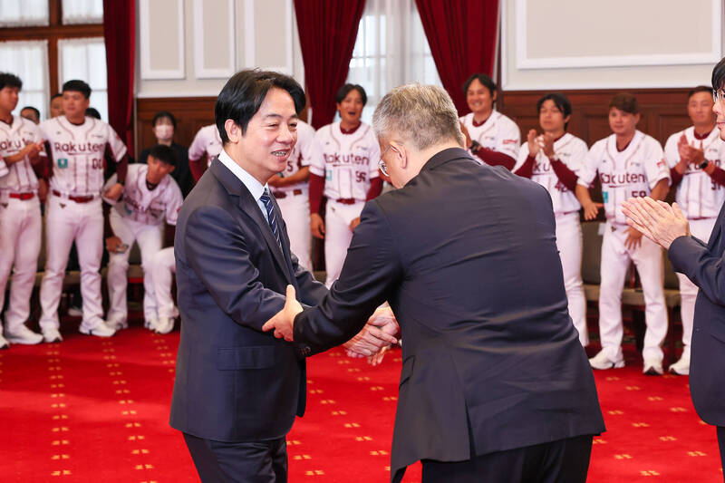 賴清德盛讚蔡其昌「做得太好」：中職會長任期未滿，已引發接班熱議！