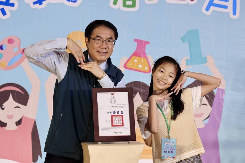 台南模範生獲黃偉哲勉勵 看齊蘇姿丰、黃仁勳 引領AI新浪潮