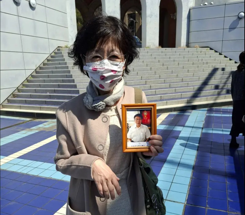 陳佩琪赴日「捧柯P」引爆輿論戰：真情流露或為京華城案轉移焦點？