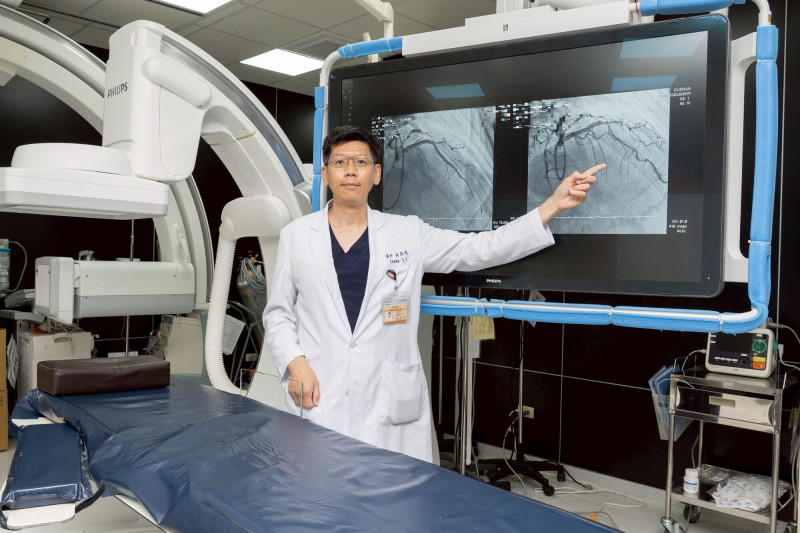 海外華僑返台健檢驚揭「心臟計時炸彈」：三條冠狀動脈全阻塞，心導管急救重生