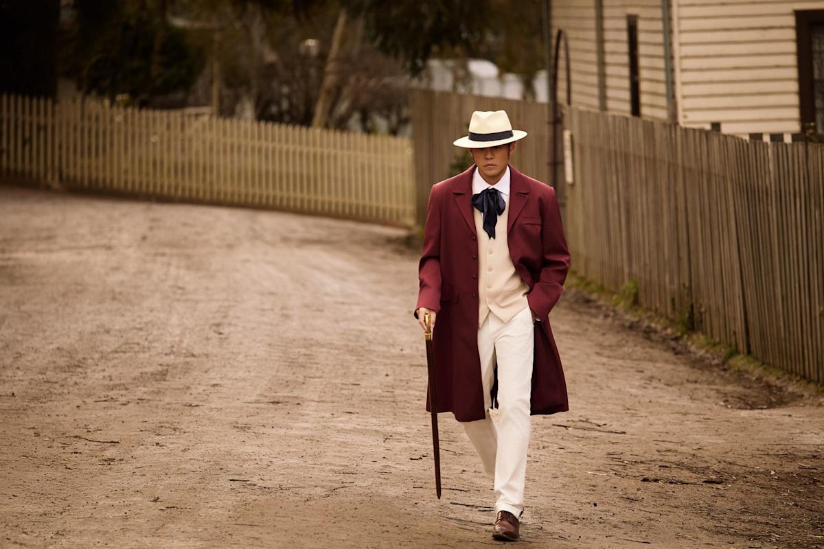 天王周杰倫《太陽之子》專輯勢如破竹，〈淘金小鎮〉MV「先拍再寫歌」顛覆創作模式