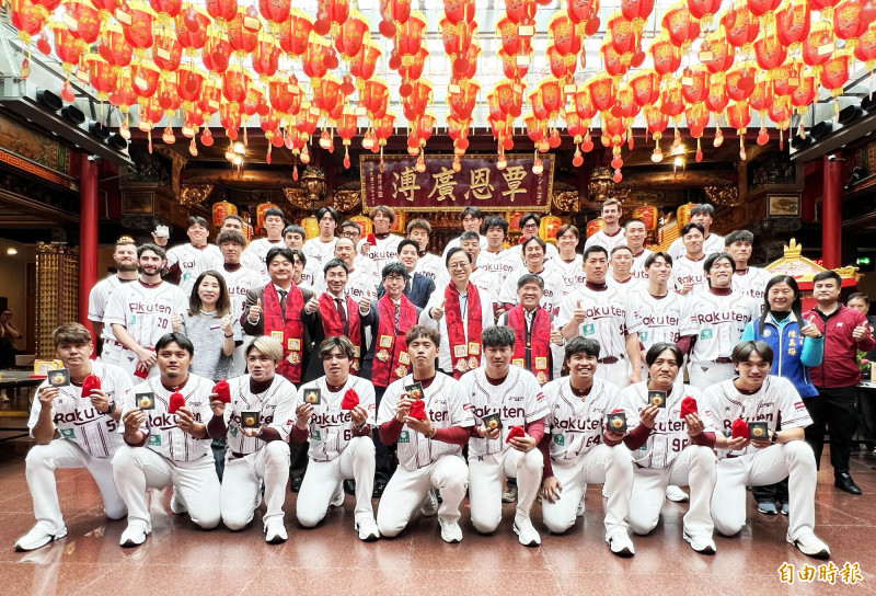 桃園捷運「挺猿彩繪列車」啟航！市長張善政率隊祈福 樂天桃猿劍指二連霸