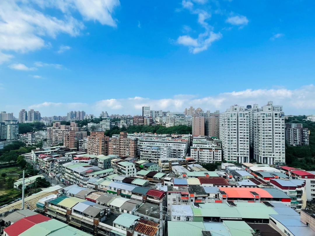 新北千萬內電梯宅揭秘：淡水三路段成小資天堂，房價逆勢突圍的深層真相