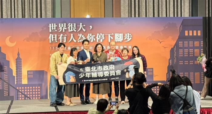 「看見日常」：臺北優良社工攝影展揭幕，20件作品捕捉城市溫暖力量