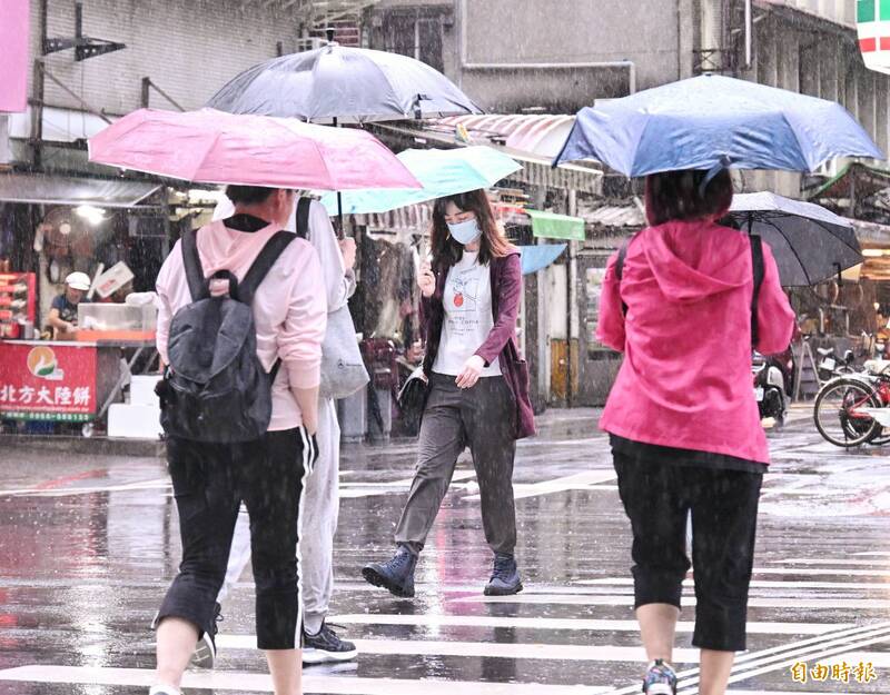 清明連假天氣劇變？鋒面、雲雨帶輪番襲臺，專家警示劇烈對流風險