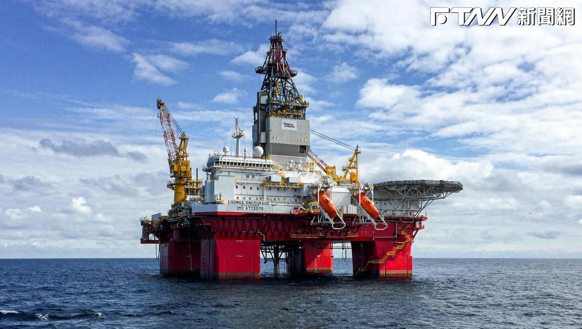 荷姆茲海峽「半封鎖」風暴：全球原油供應拉警報，布蘭特油價恐飆上110美元