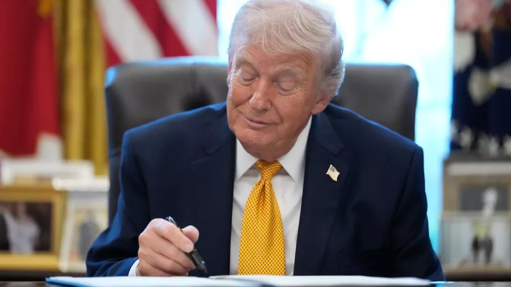 「川普簽名」將登美鈔！165年財政部傳統首度變革，百元鈔今夏率先發行