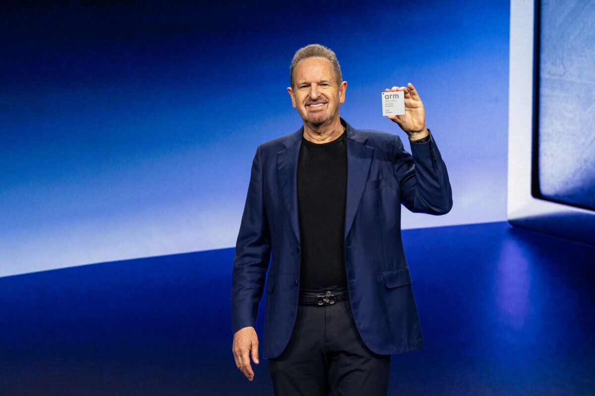 Arm 揮軍自研晶片震撼彈：AGI CPU 如何重塑 AI 伺服器與 x86 架構版圖？