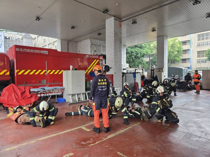 新北消防RIT快速救援複訓：極端火場應變，確保同仁即刻脫困