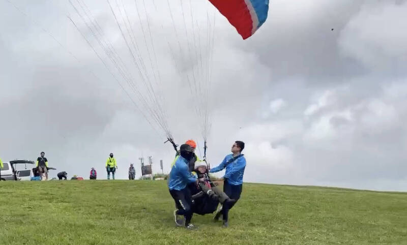 超越身軀桎梏！13位勇者鹿野高台飛行傘圓夢，陸海空挑戰全攻略