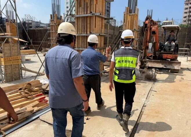 桃園勞檢員荒直擊：每人扛百工地、244案件，高壓低薪如何解套？