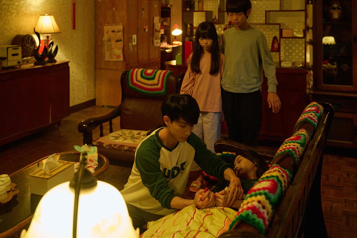 《祭弒》林暉閔降齡鬥蟑螂：演員如何突破生理與心理極限？