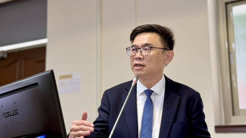 國防預算卡關！賴瑞隆點名柯志恩：台美溝通成果何在？軍購急迫性引發關注