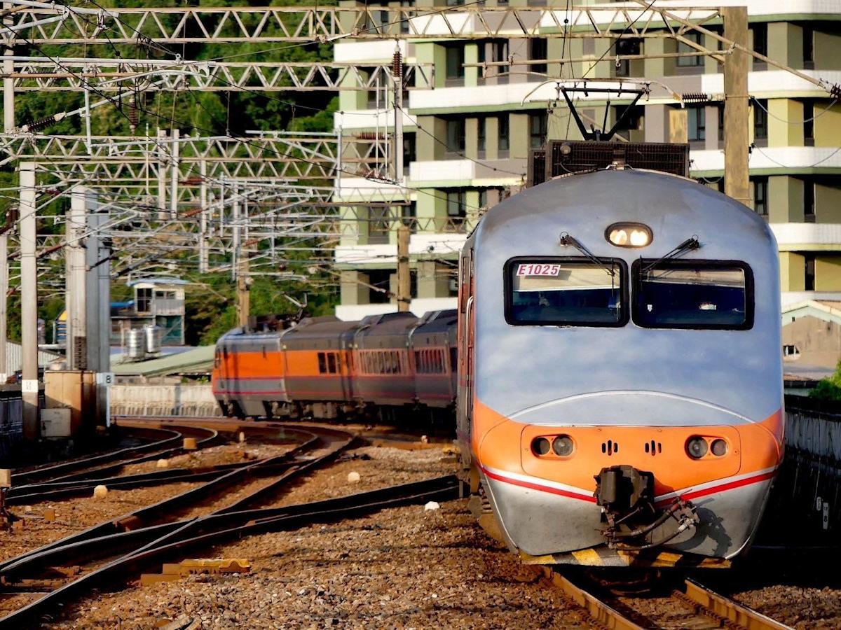 台鐵樹林鶯歌電車線故障影響通勤！搶修後預計28日首班車恢復正常