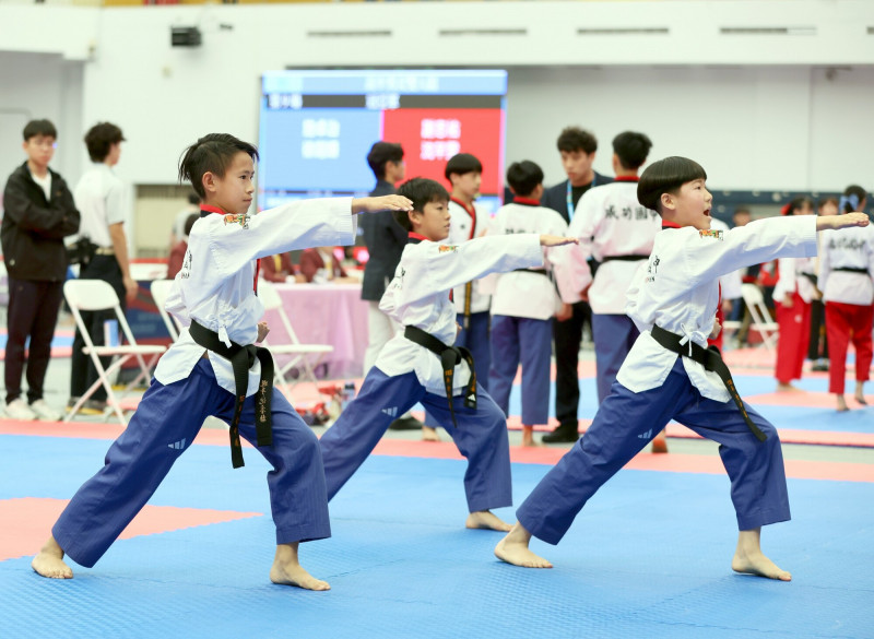 115全中運跆拳道品勢首金揭曉：龍山國中男團強勢三連霸，育成高中豪奪五金！