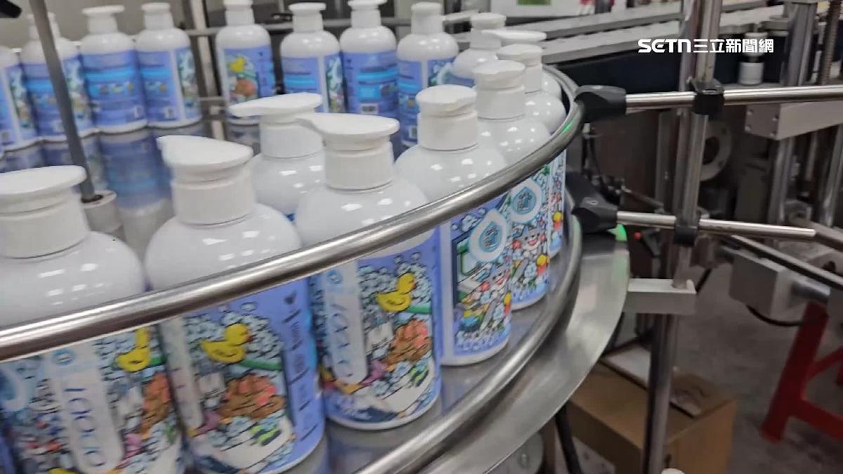 塑膠原料價格失控！中東戰事引爆供應鏈危機，寵物大牌、零售店家「浮動報價」應變