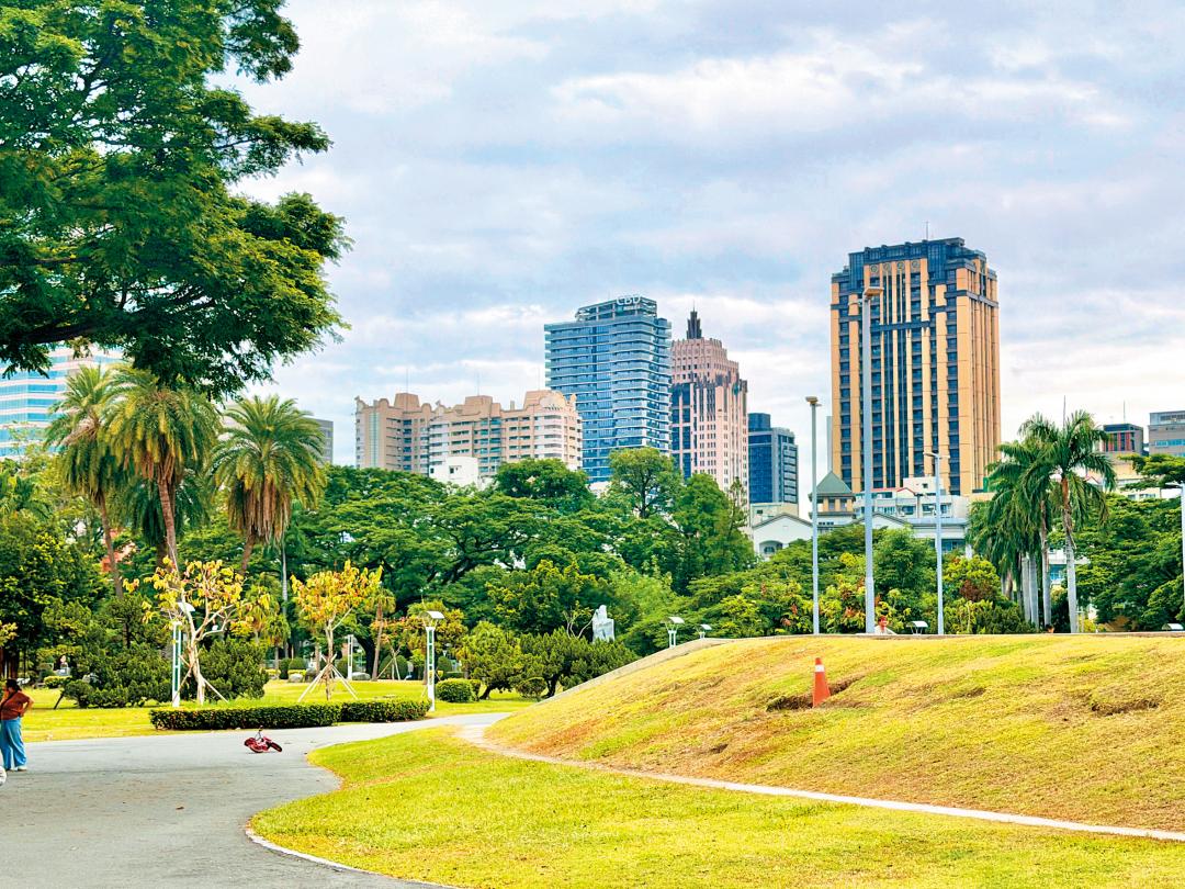 央行出手！第二戶房貸鬆綁一成，換屋族迎曙光？揭密房市僵局能否解套