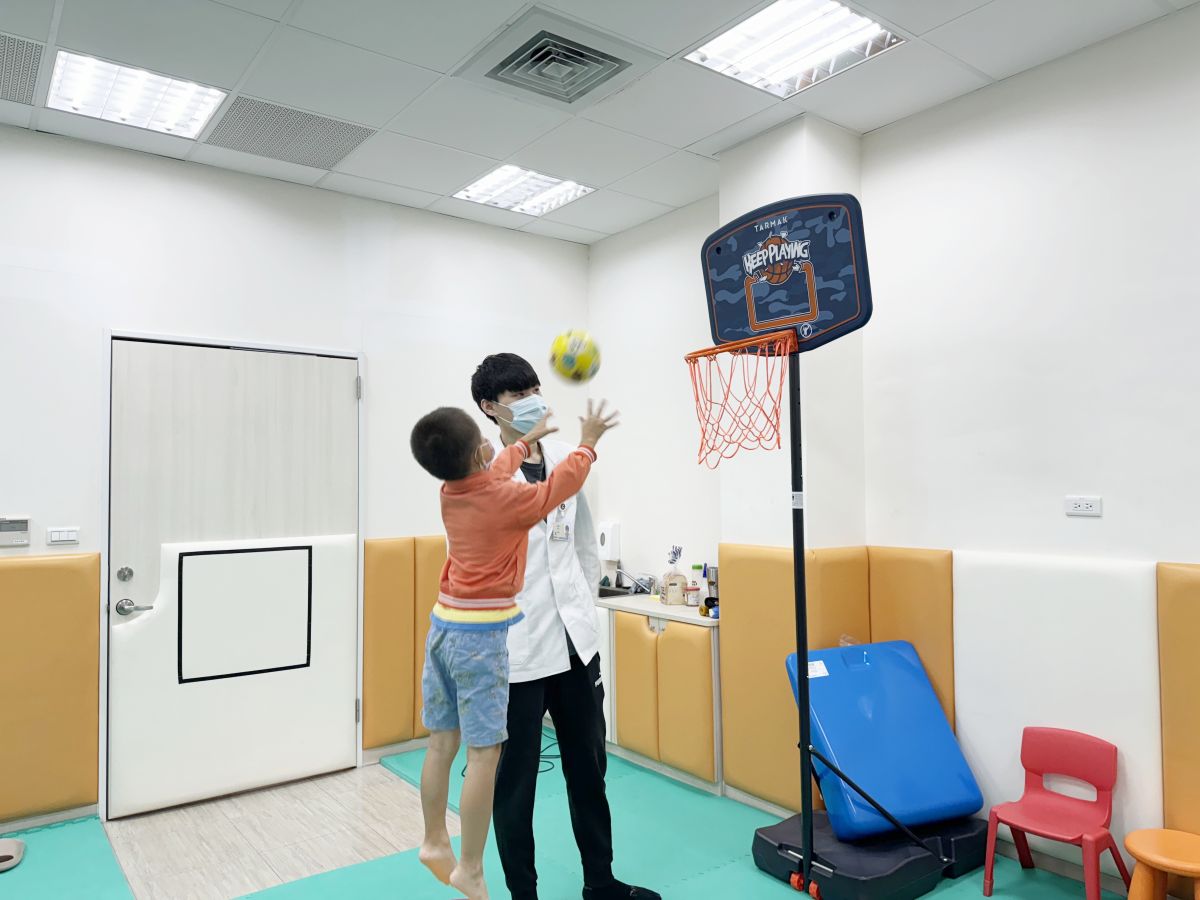 「玩球」成就孩子大腦與肢體！臺北醫院解析幼兒成長關鍵力