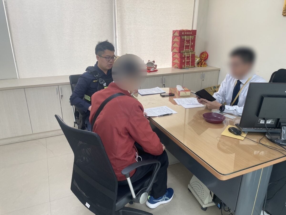 臺中82歲翁提領40萬用途反覆！警銀聯手識破假投資詐騙，守護長者積蓄