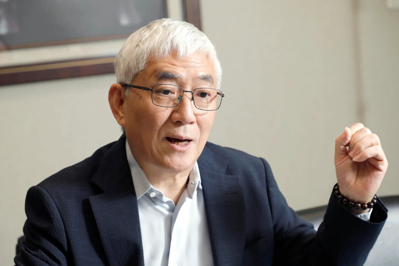 輝達欽點 AI 伺服器雙雄！技嘉憑何脫胎換骨，營收結構逾 65% 轉向網通？